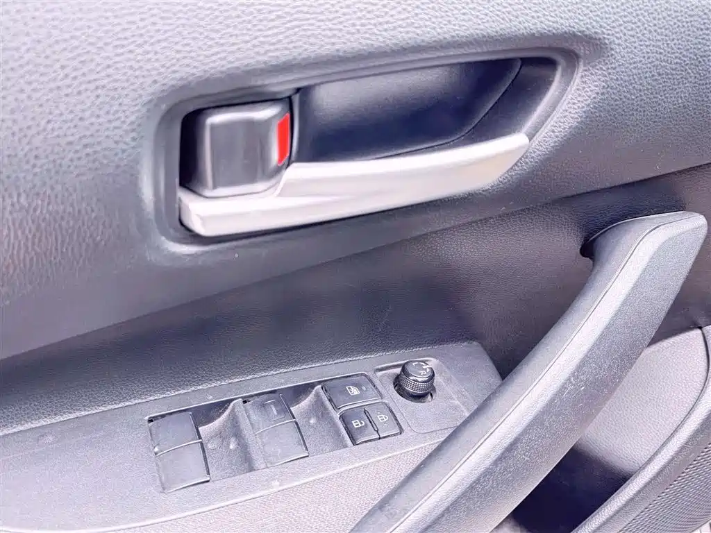 Toyota Corolla — фото 15
