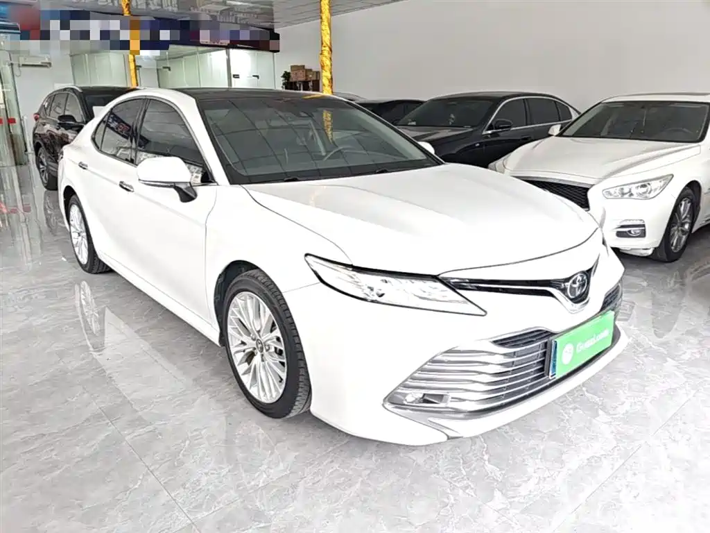 Toyota Camry — фото 4