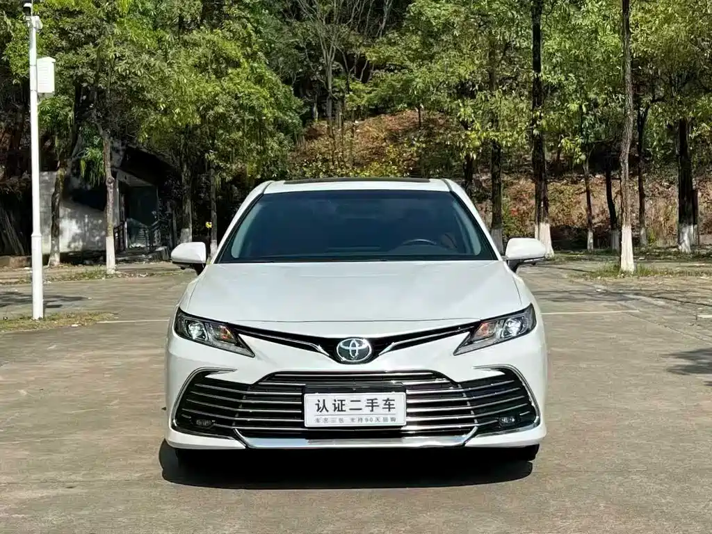 Toyota Camry — фото 2