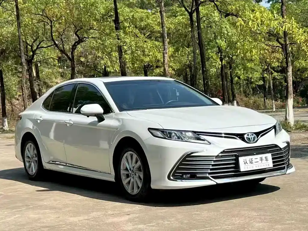 Toyota Camry — фото 3