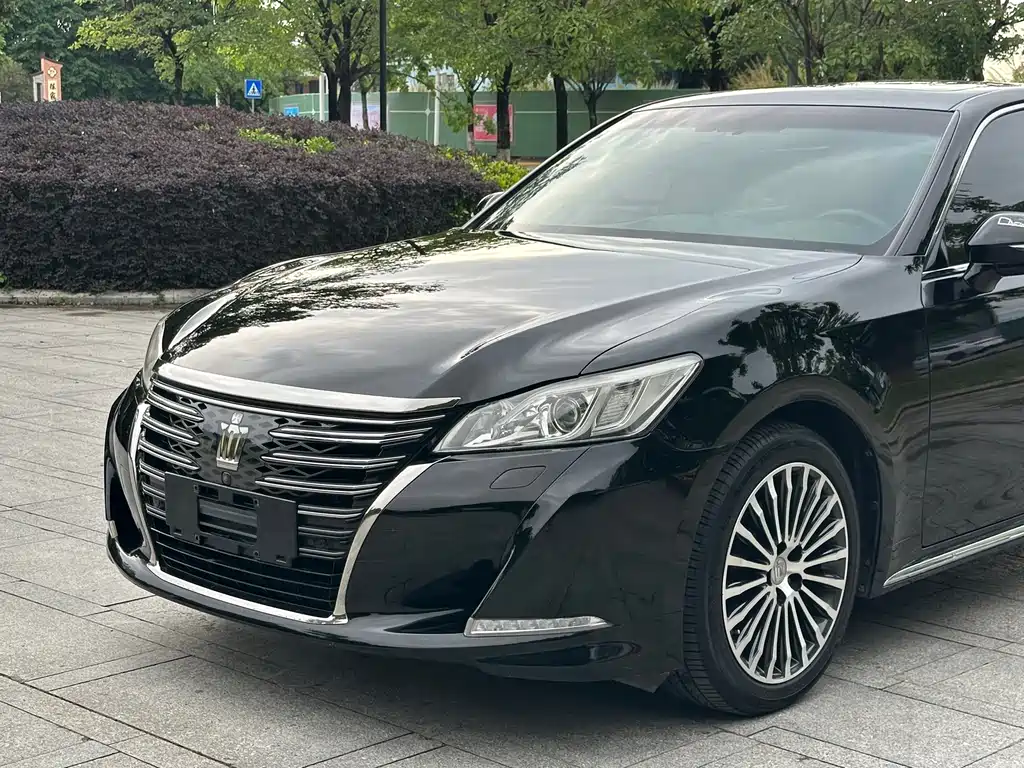 Toyota Crown — фото 14