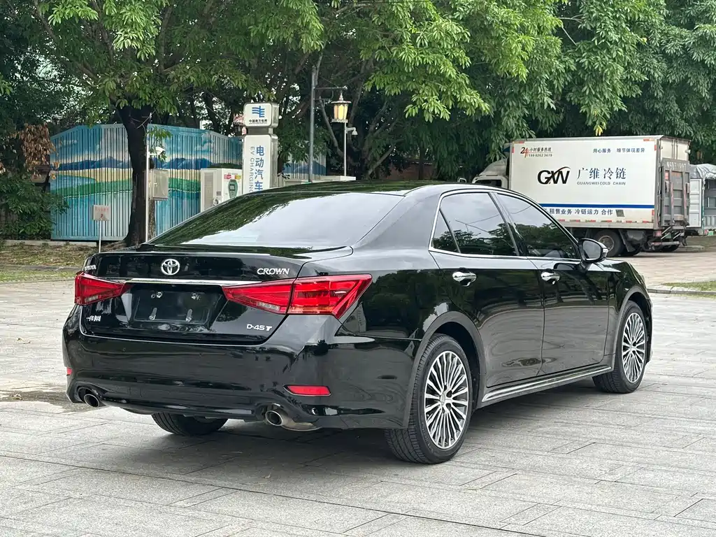 Toyota Crown — фото 15