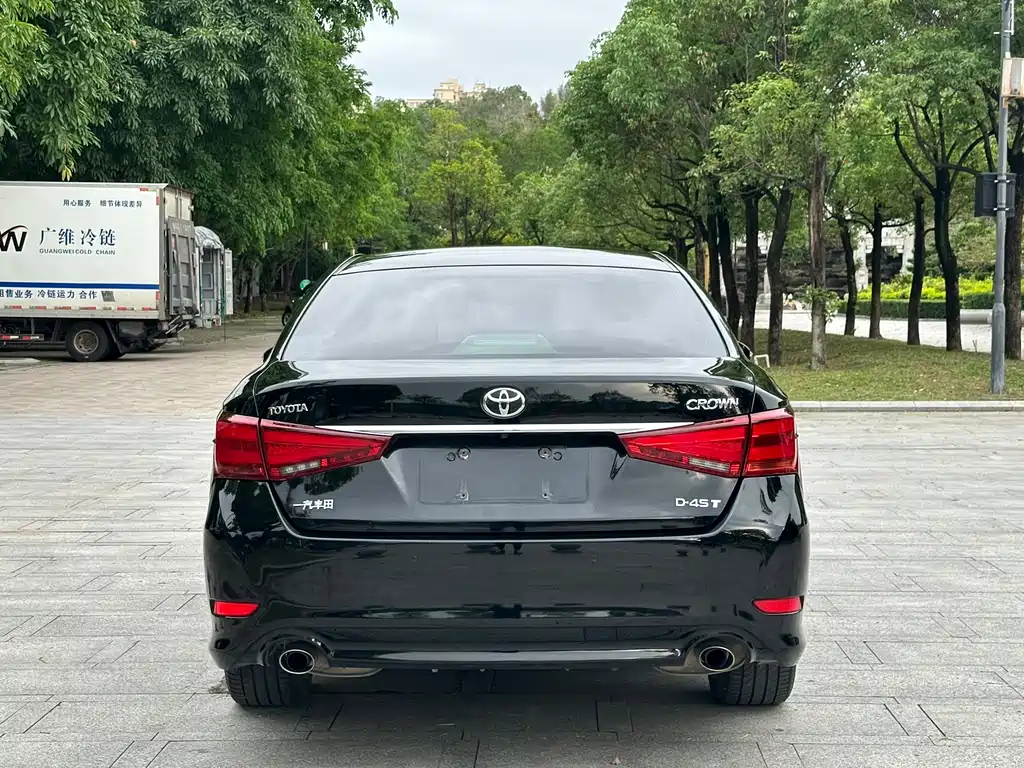 Toyota Crown — фото 16