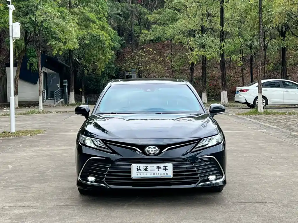 Toyota Camry — фото 2