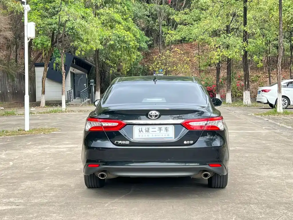 Toyota Camry — фото 8