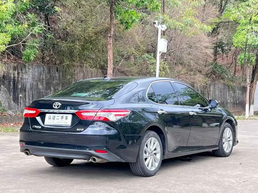 Toyota Camry — фото 9