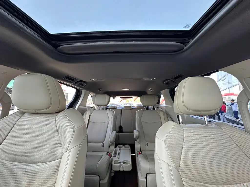 Toyota Sienna — фото 14