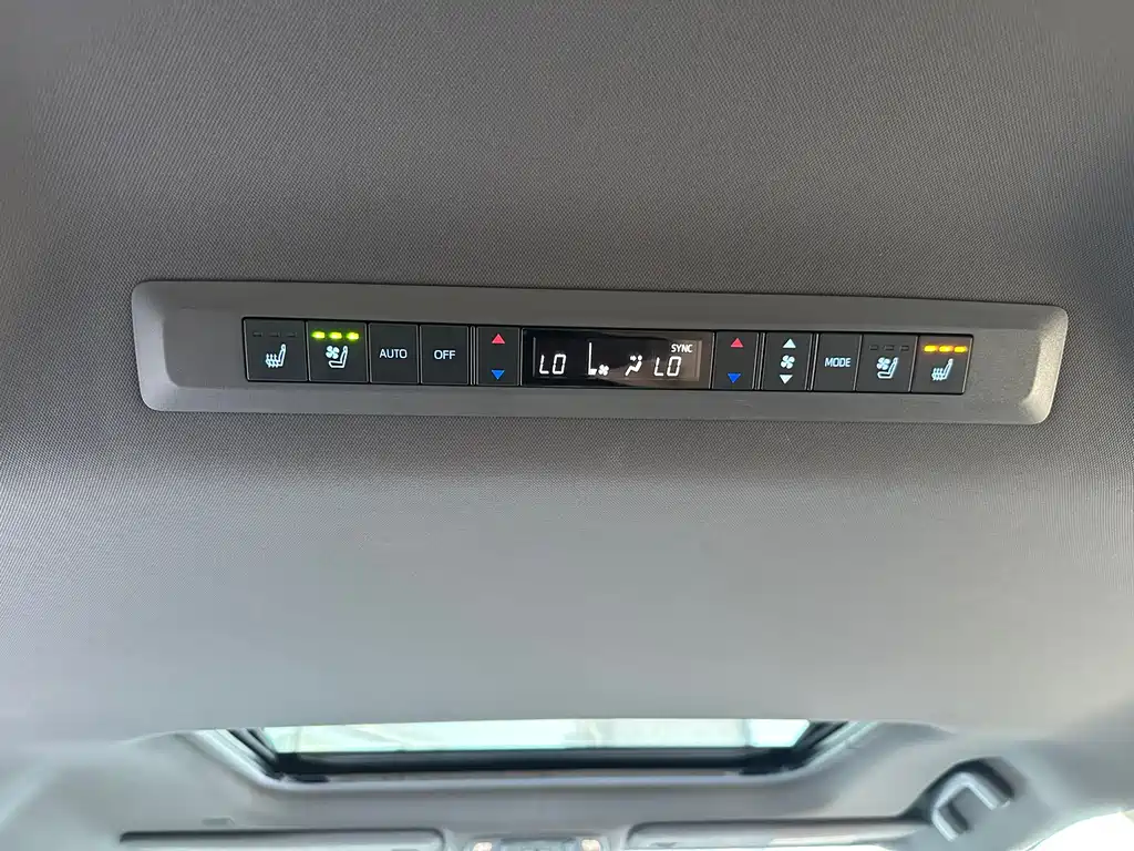 Toyota Sienna — фото 6