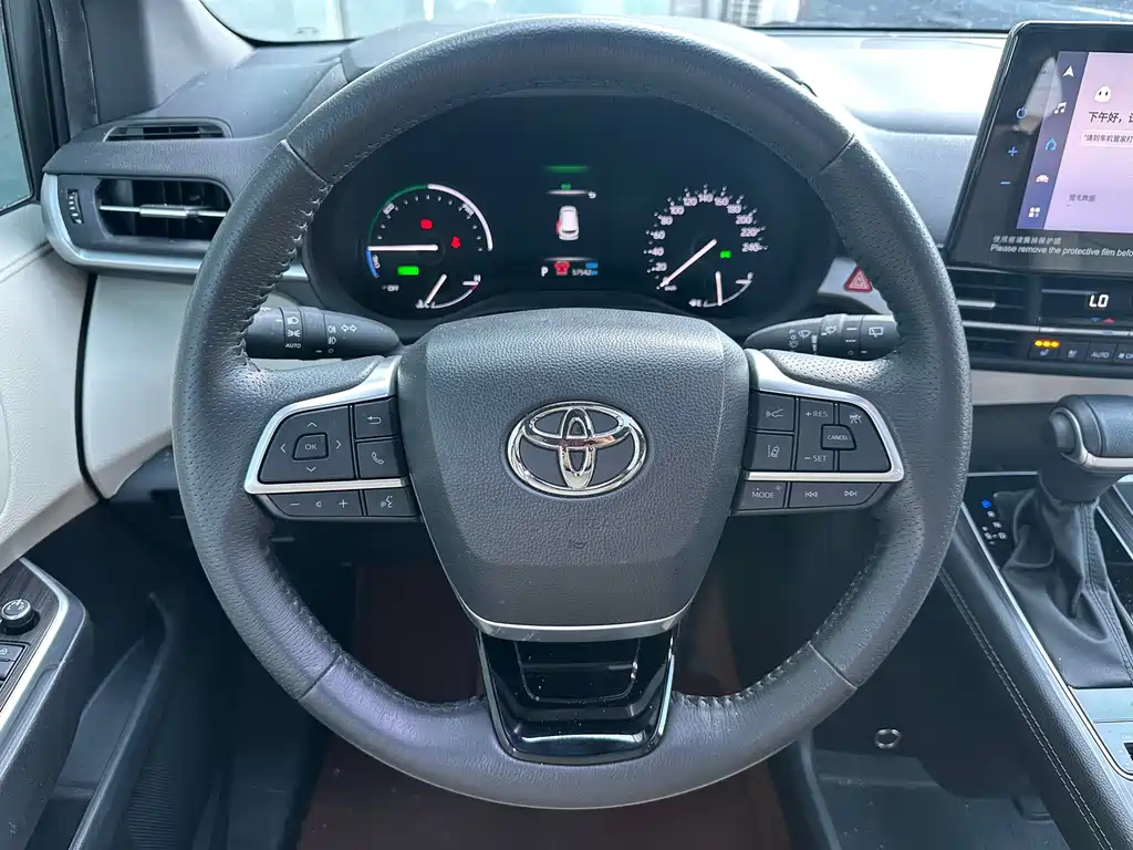 Toyota Sienna — фото 8