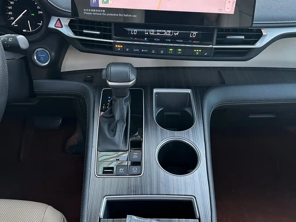 Toyota Sienna — фото 9