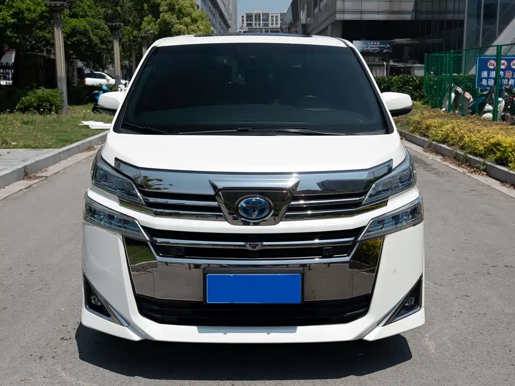 Toyota Vellfire — фото 2