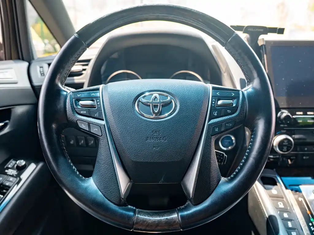 Toyota Vellfire — фото 14