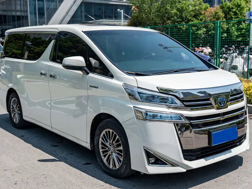 Toyota Vellfire — фото 3