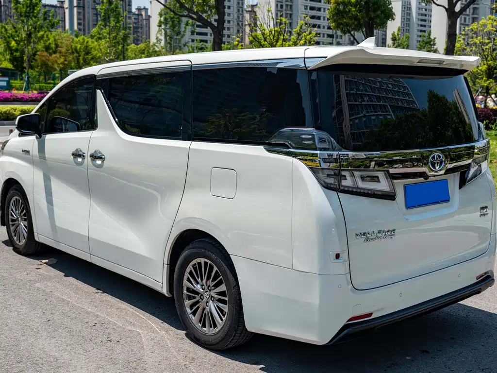 Toyota Vellfire — фото 4