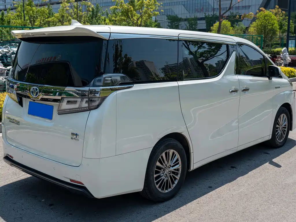 Toyota Vellfire — фото 6