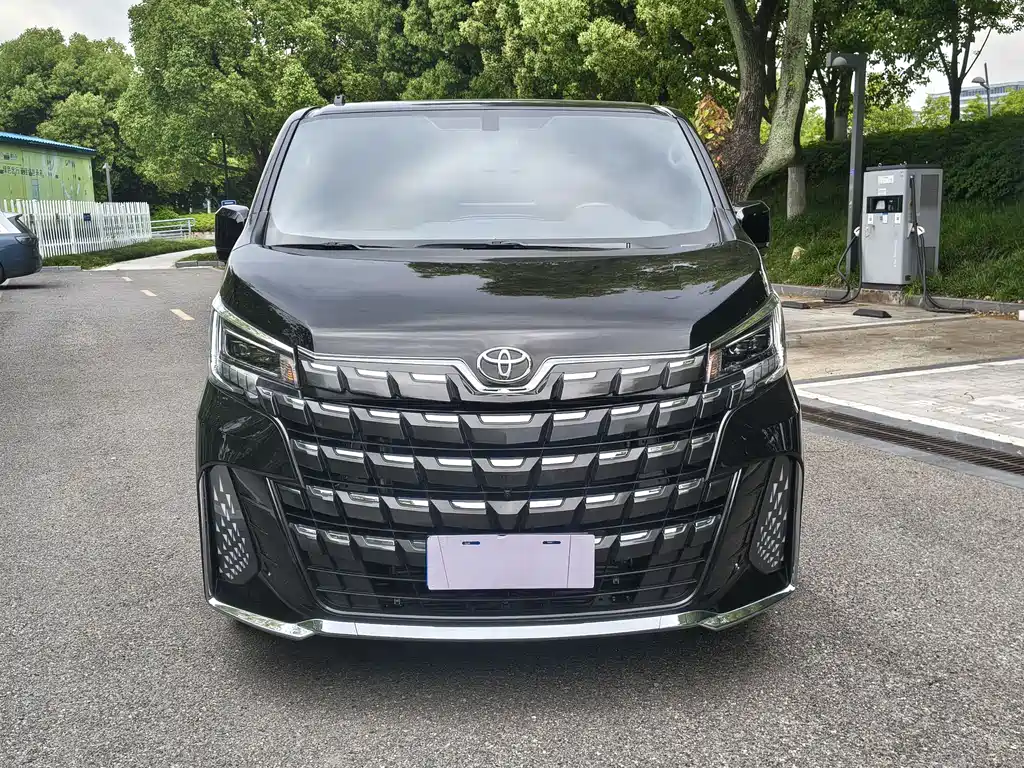 Toyota Hiace — фото 2
