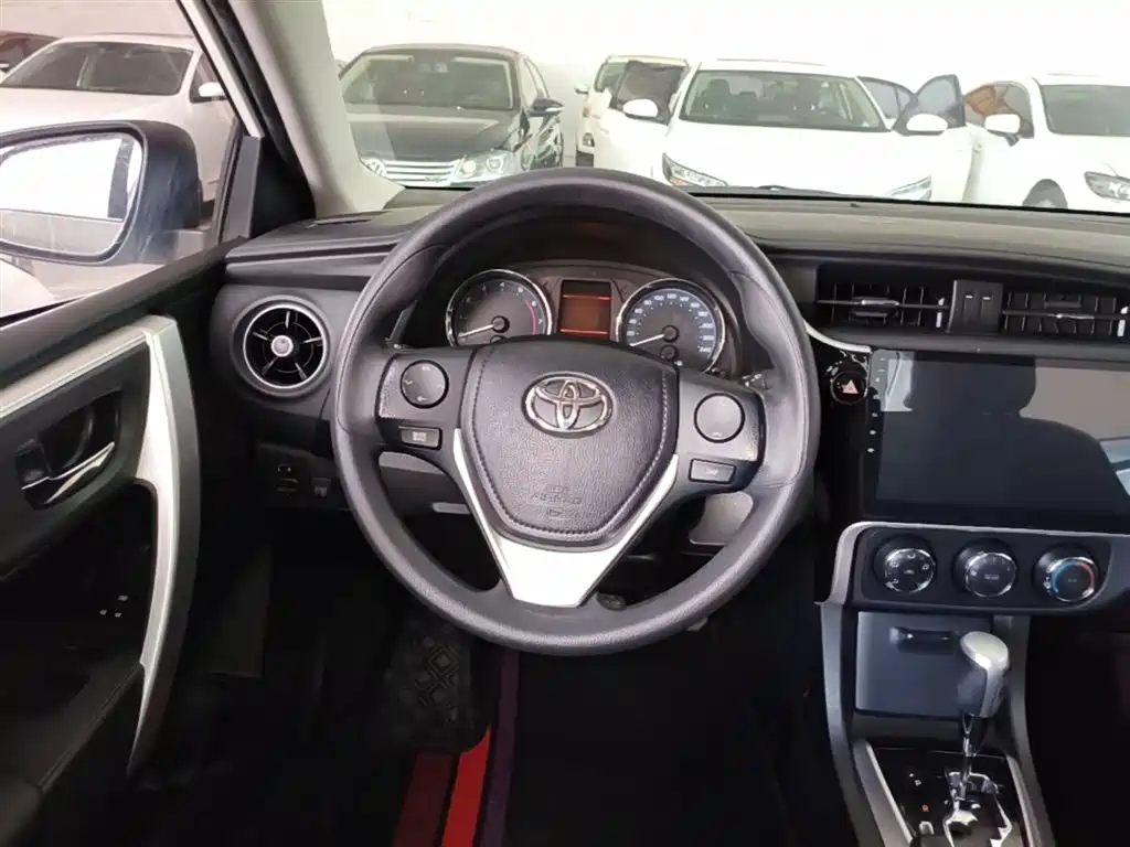Toyota Corolla — фото 11