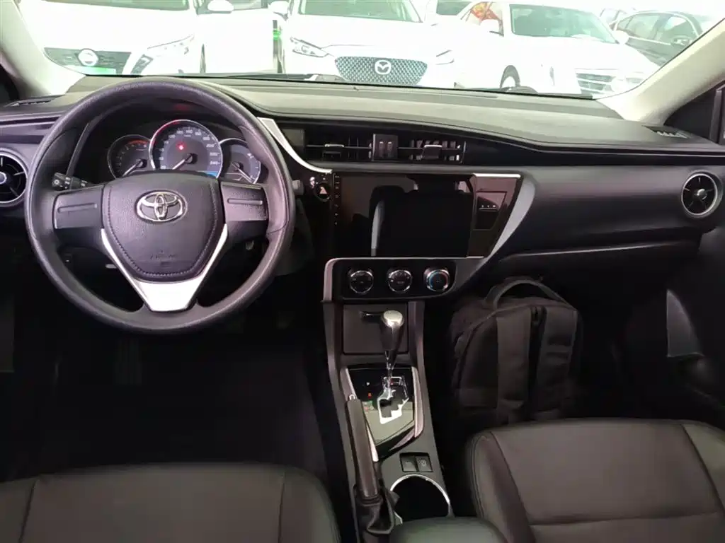 Toyota Corolla — фото 10