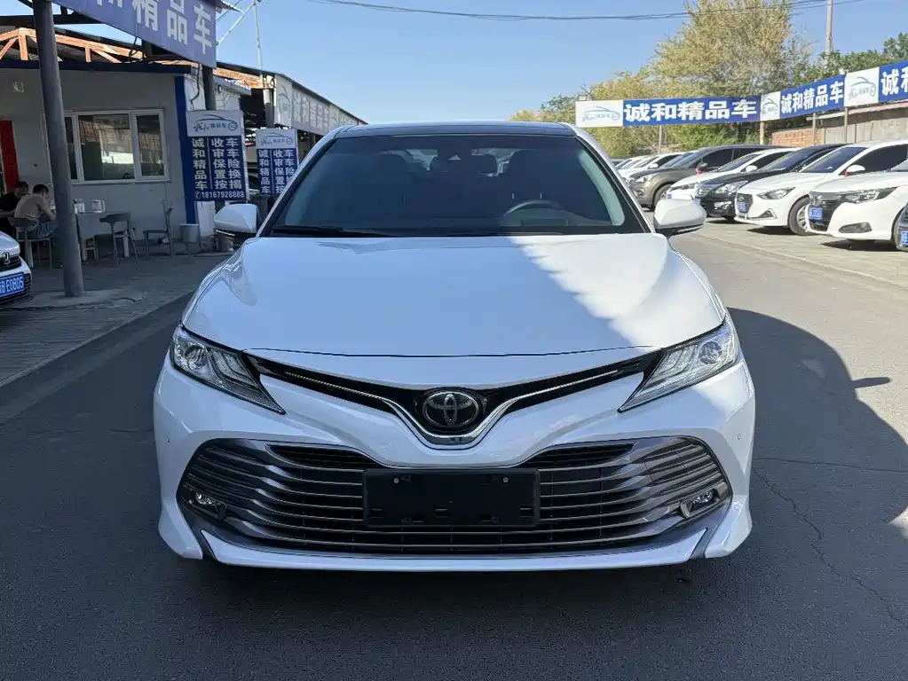 Toyota Camry — фото 2