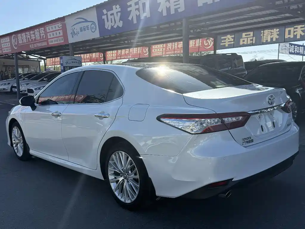 Toyota Camry — фото 7