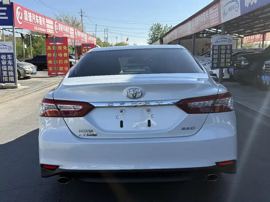 Toyota Camry — фото 8