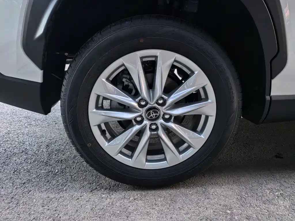 Toyota Corolla Cross — фото 14