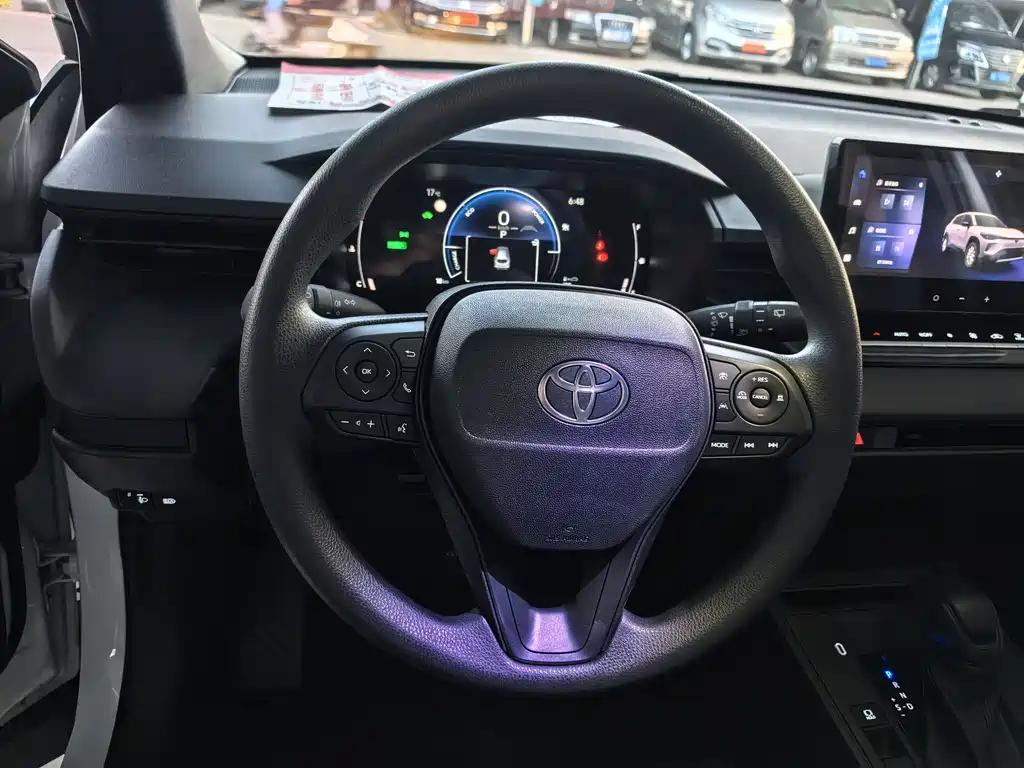 Toyota Corolla Cross — фото 8
