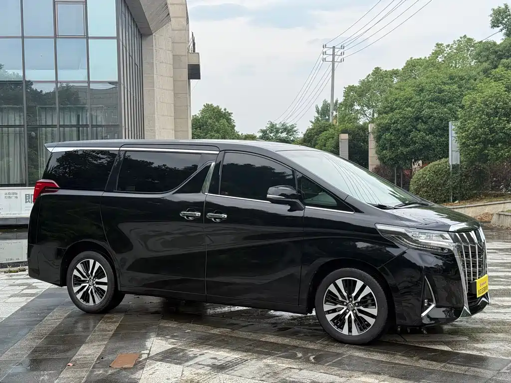 Toyota Alphard — фото 3