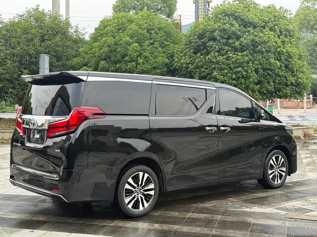 Toyota Alphard — фото 6