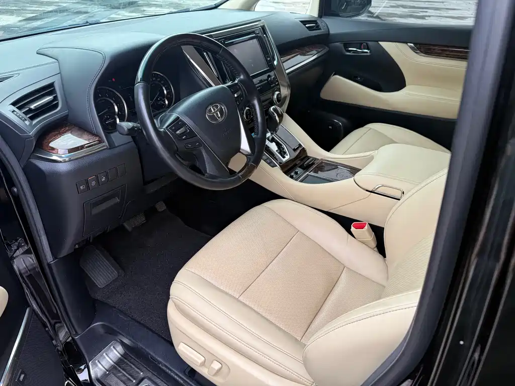 Toyota Alphard — фото 8