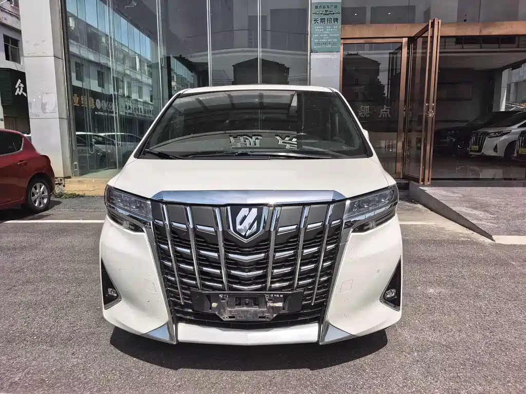 Toyota Alphard — фото 3