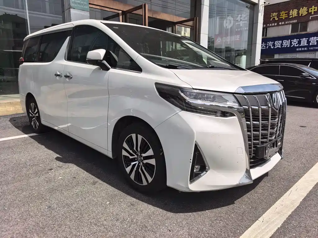 Toyota Alphard — фото 4