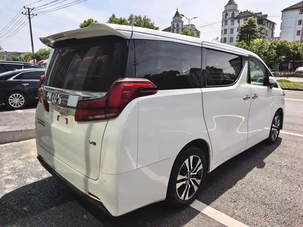 Toyota Alphard — фото 6