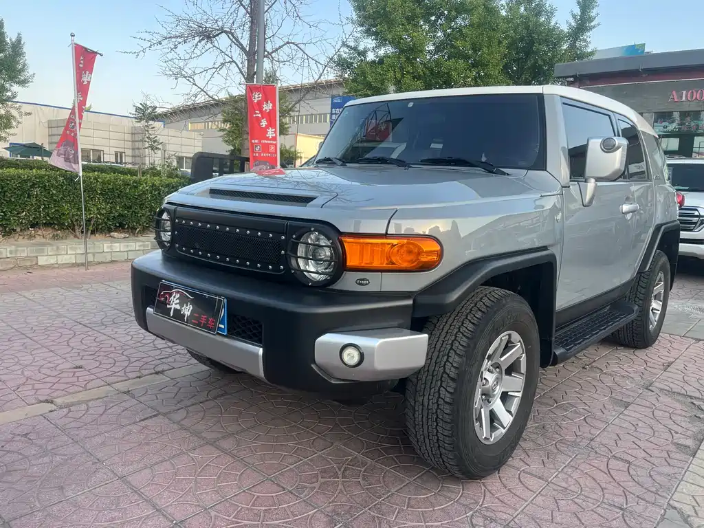 Toyota FJ Cruiser — фото 7