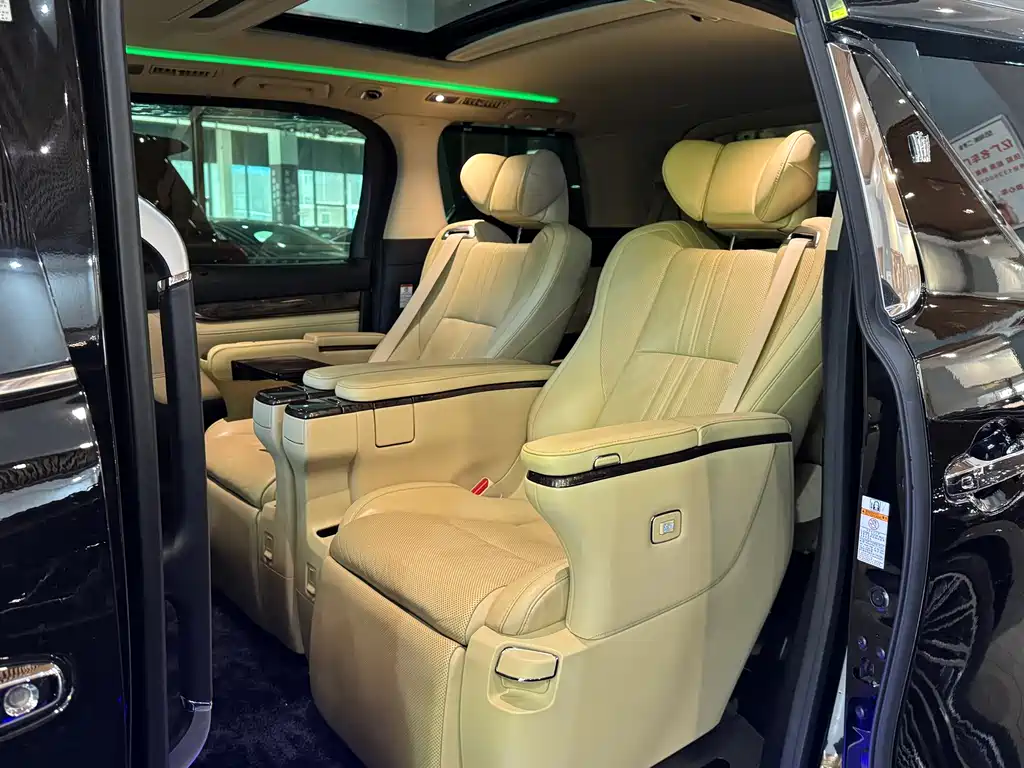 Toyota Vellfire — фото 11