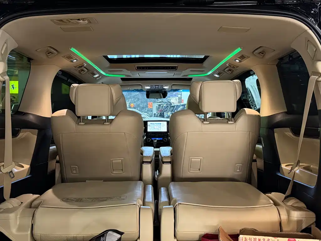 Toyota Vellfire — фото 13