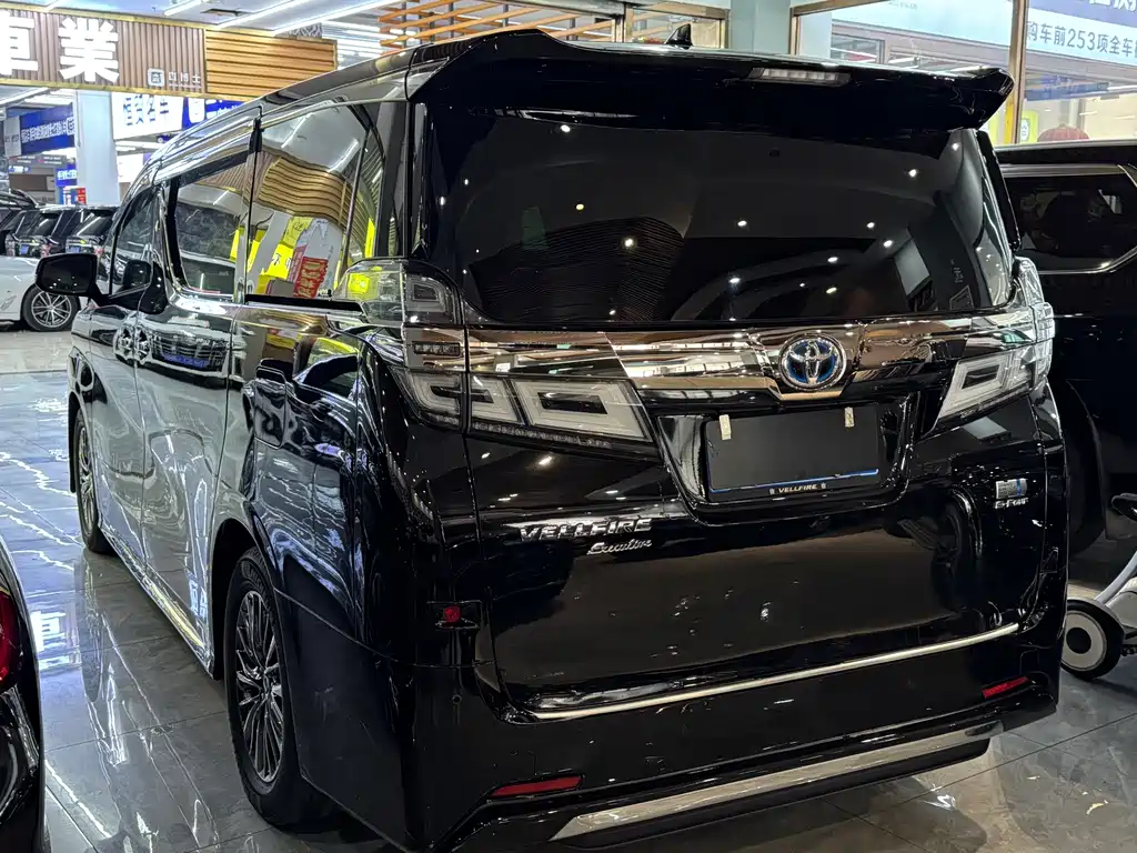 Toyota Vellfire — фото 4