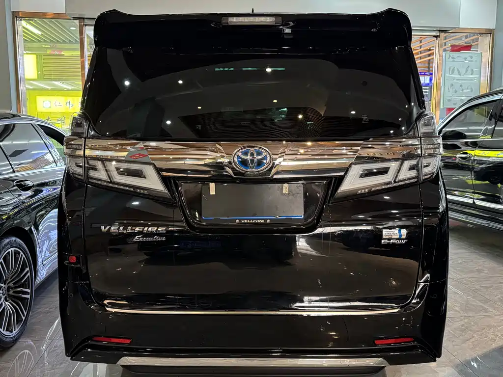 Toyota Vellfire — фото 5