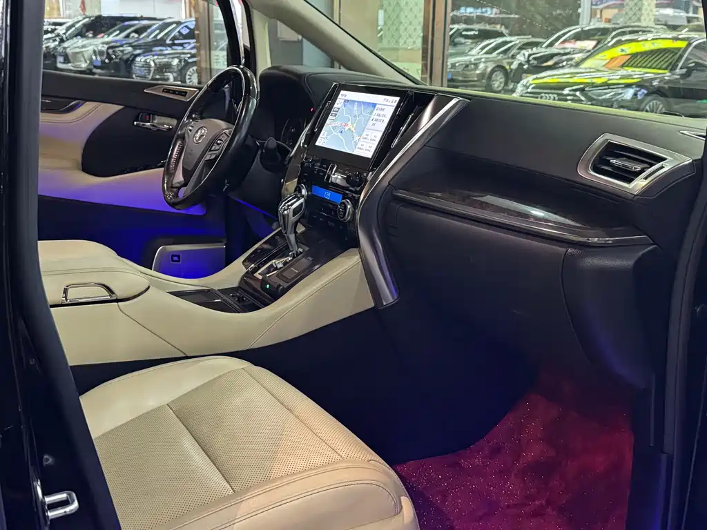 Toyota Vellfire — фото 8