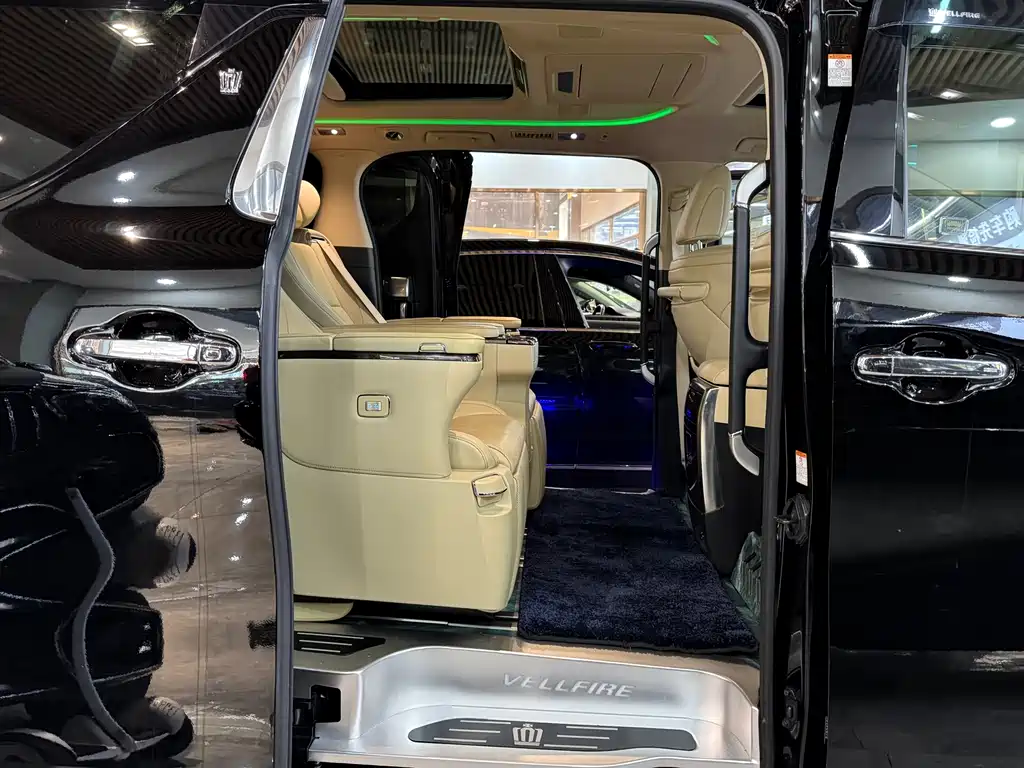 Toyota Vellfire — фото 9