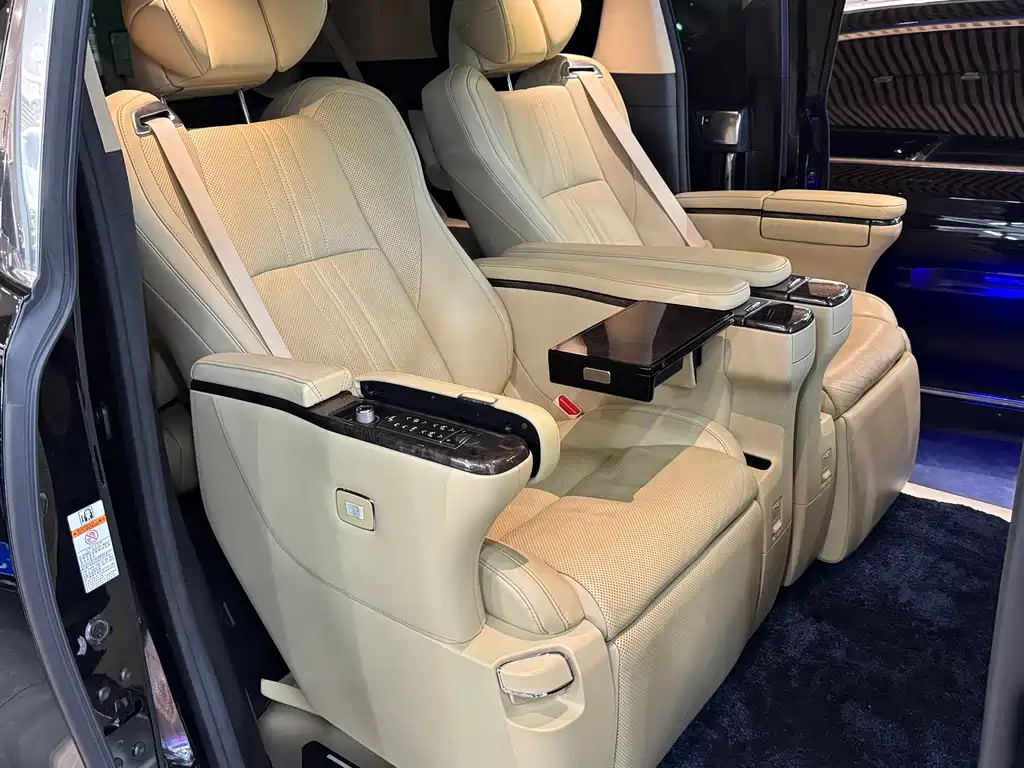 Toyota Vellfire — фото 10