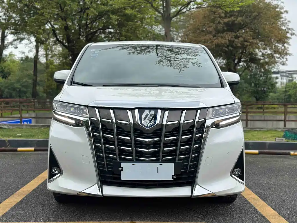 Toyota Alphard — фото 2
