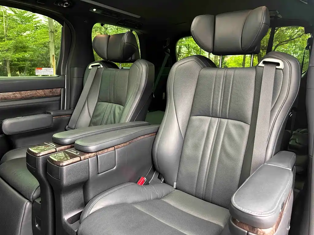 Toyota Alphard — фото 15
