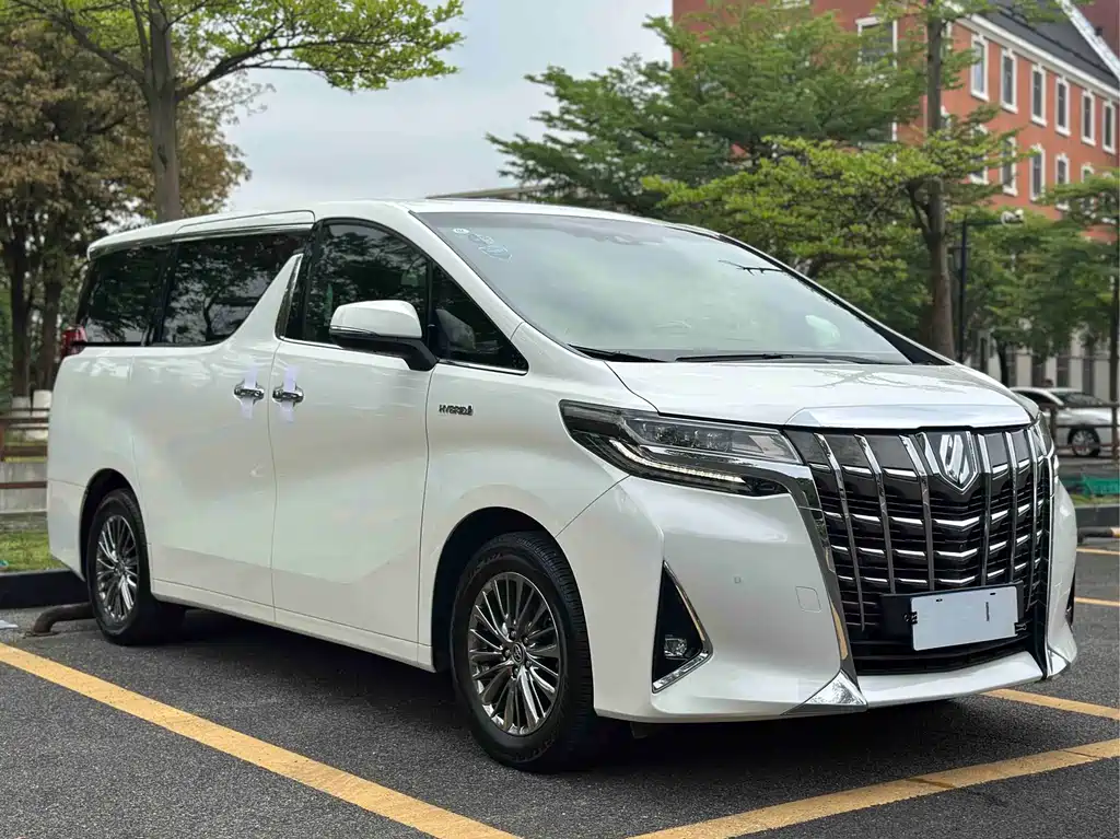 Toyota Alphard — фото 3