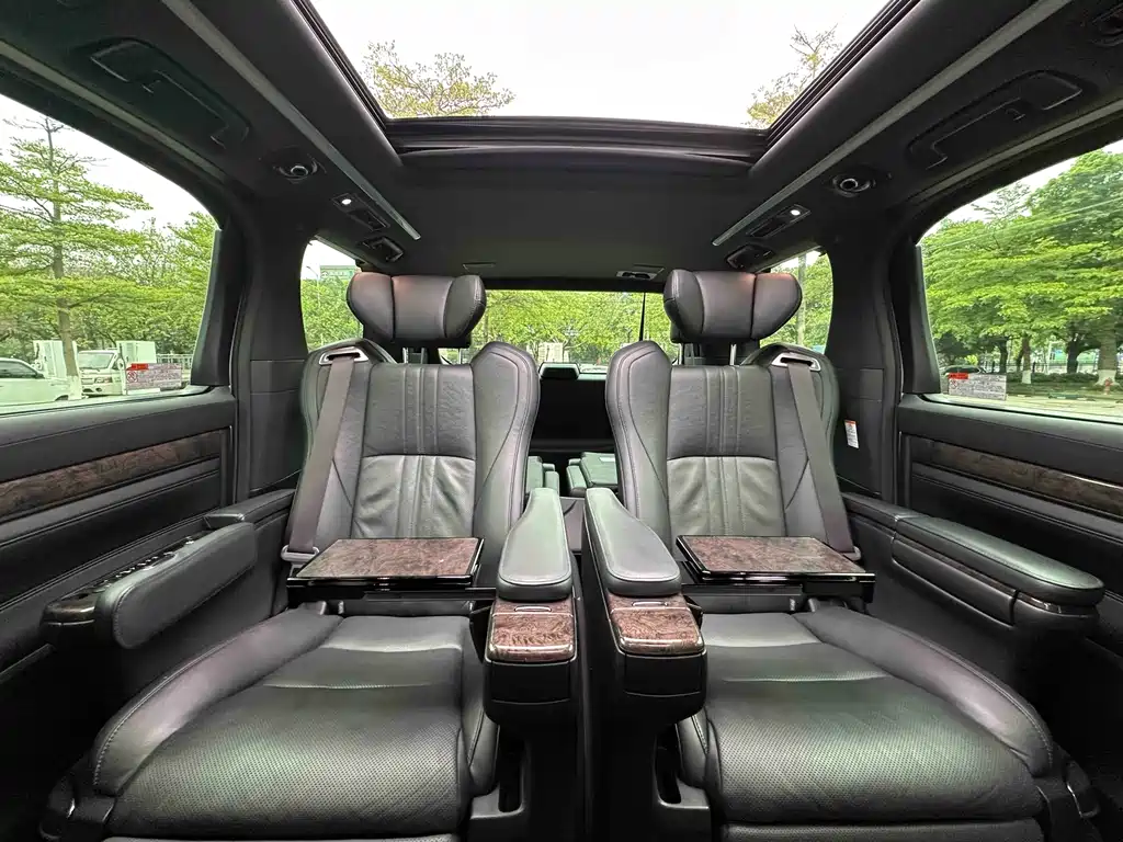 Toyota Alphard — фото 24