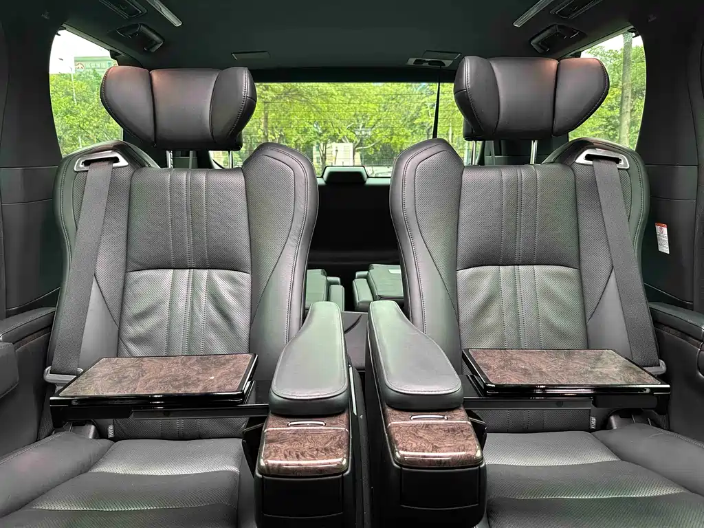 Toyota Alphard — фото 25