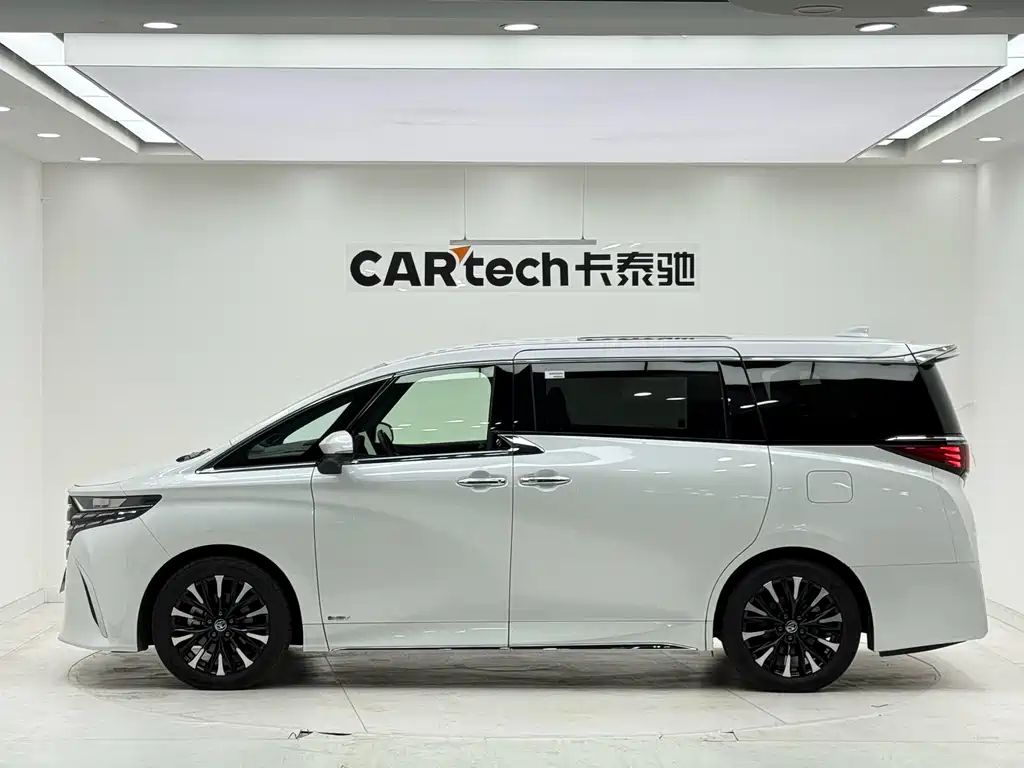 Toyota Alphard — фото 2