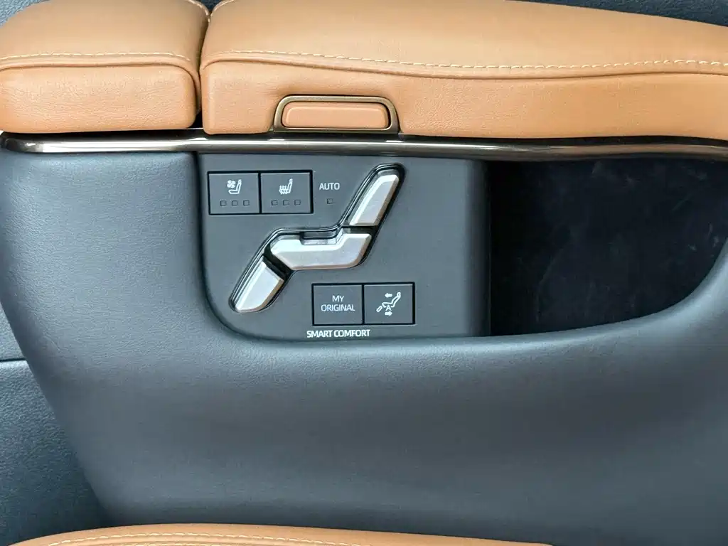 Toyota Alphard — фото 17