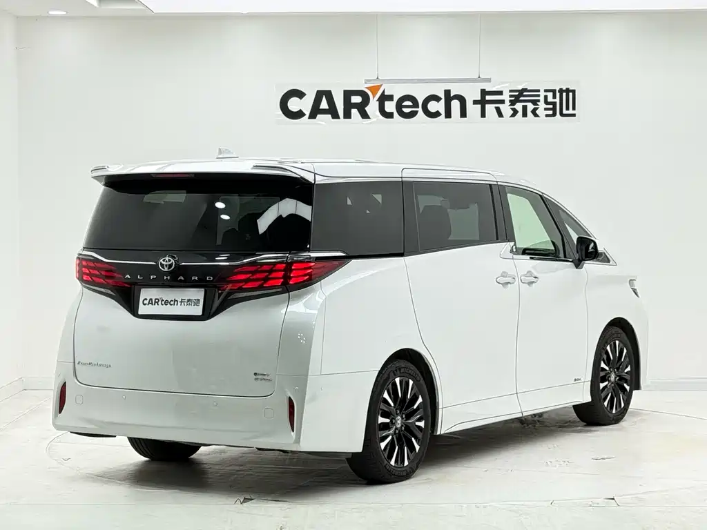 Toyota Alphard — фото 5