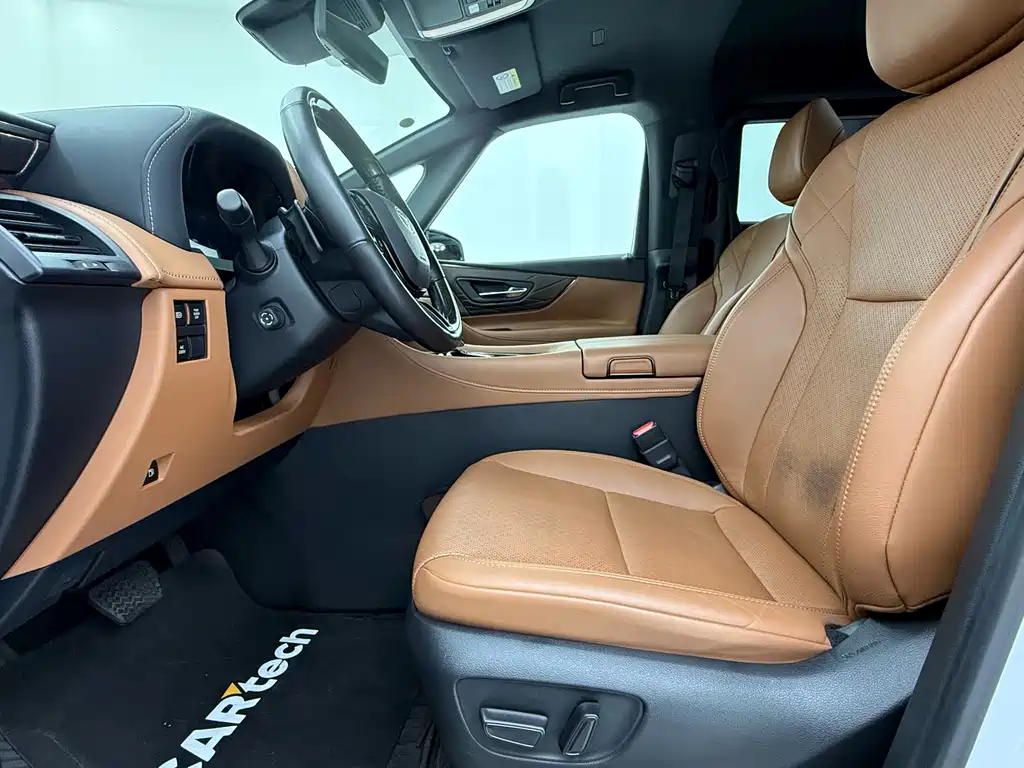 Toyota Alphard — фото 9